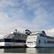 Two cruise vessels and 4,500 tourists coincide at the Port of Bilbao on Friday