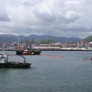 La Autoridad Portuaria de Bilbao realiza en Getxo un simulacro de lucha contra la contaminación marina