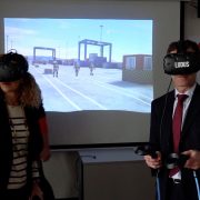 Bomberos de Bizkaia entrenan futuras emergencias en el Puerto de Bilbao con un simulador de realidad virtual único en el Estado