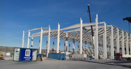 Assembly of new wind tower manufacturing plant structure in Port of Bilbao completed