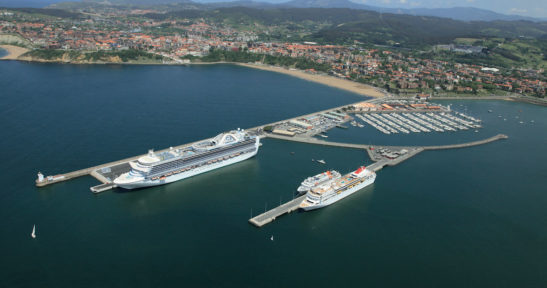 A new cruise ship due to arrive at the port of Bilbao with 900 tourists aboard