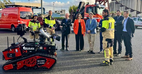 La Autoridad Portuaria de Bilbao hace entrega de un robot multifunción a los bomberos y bomberas de Bizkaia