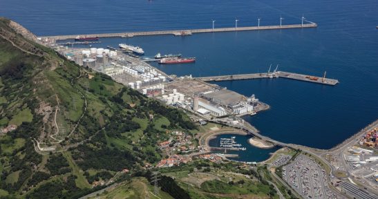 Bilbao PortLab acerca al alumnado del máster universitario en tecnologías del hidrógeno al puerto de Bilbao